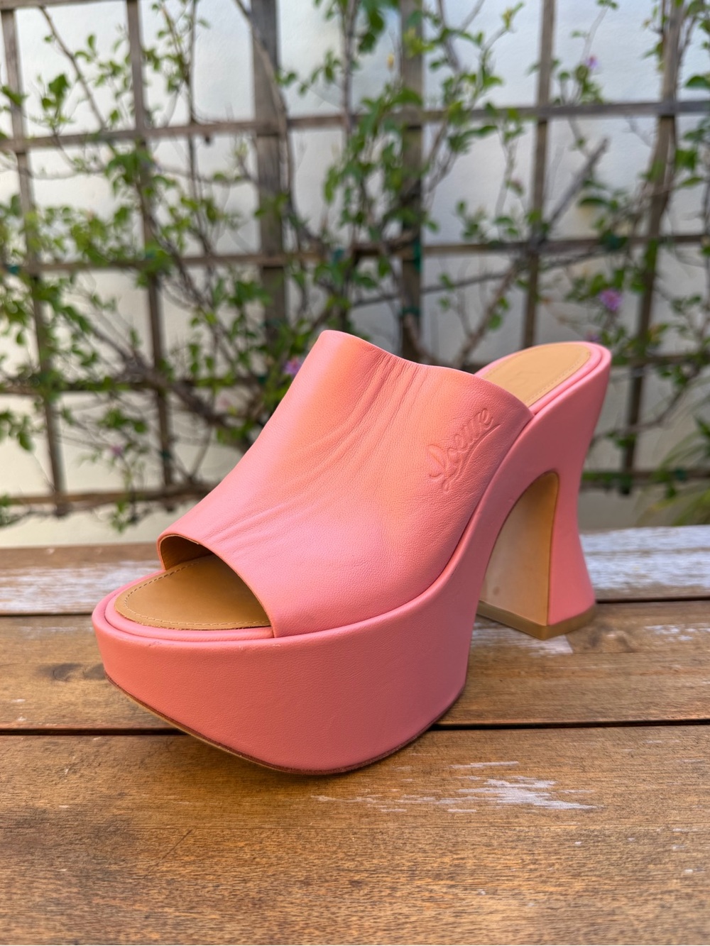 LOEWE platform mules